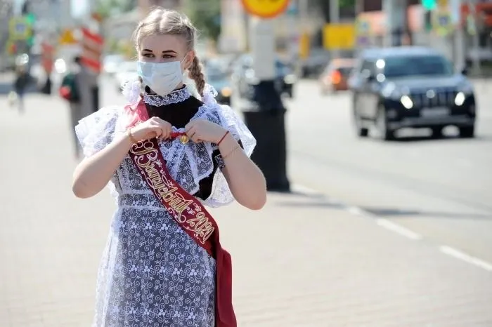 Праздник последнего звонка в школах Хабаровска в этом году пройдет в очном формате