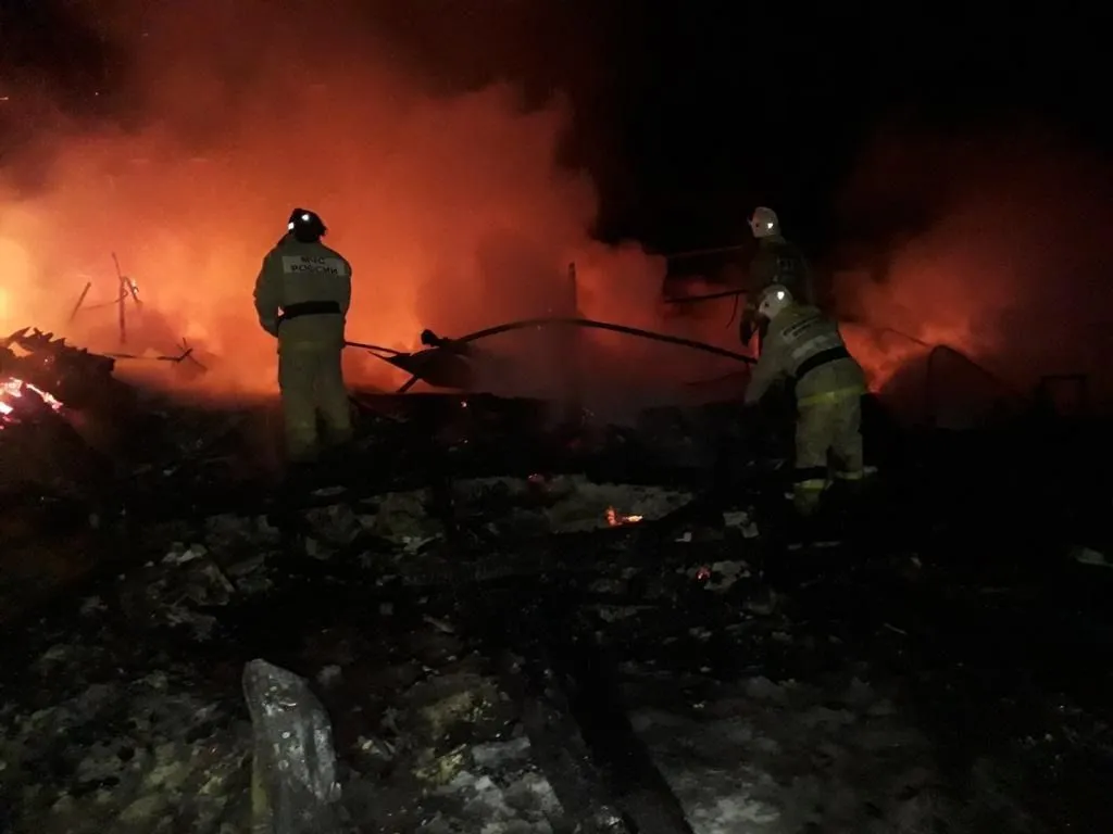 Один человек погиб, трое пострадали во время пожара в реабилитационном центре в Красноярском крае