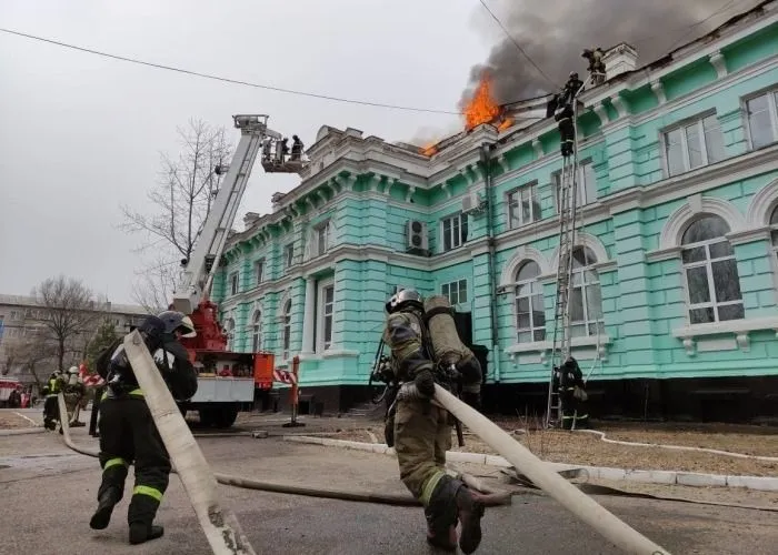 Кардиоцентр горит в столице Приамурья, пациентов и персонал эвакуируют