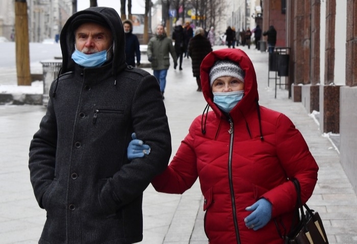 Третья волна COVID-19 минует РФ при соблюдении масочного режима