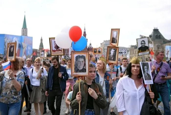 Организаторы: шествие "Бессмертного полка" перенесено не будет, решение о формате будет принято позже 