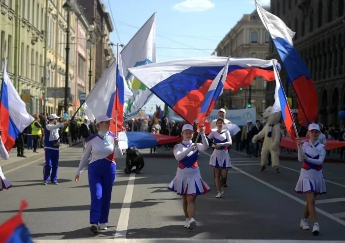 Петербургские школьники и студенты колледжей будут отдыхать с 1 по 10 мая