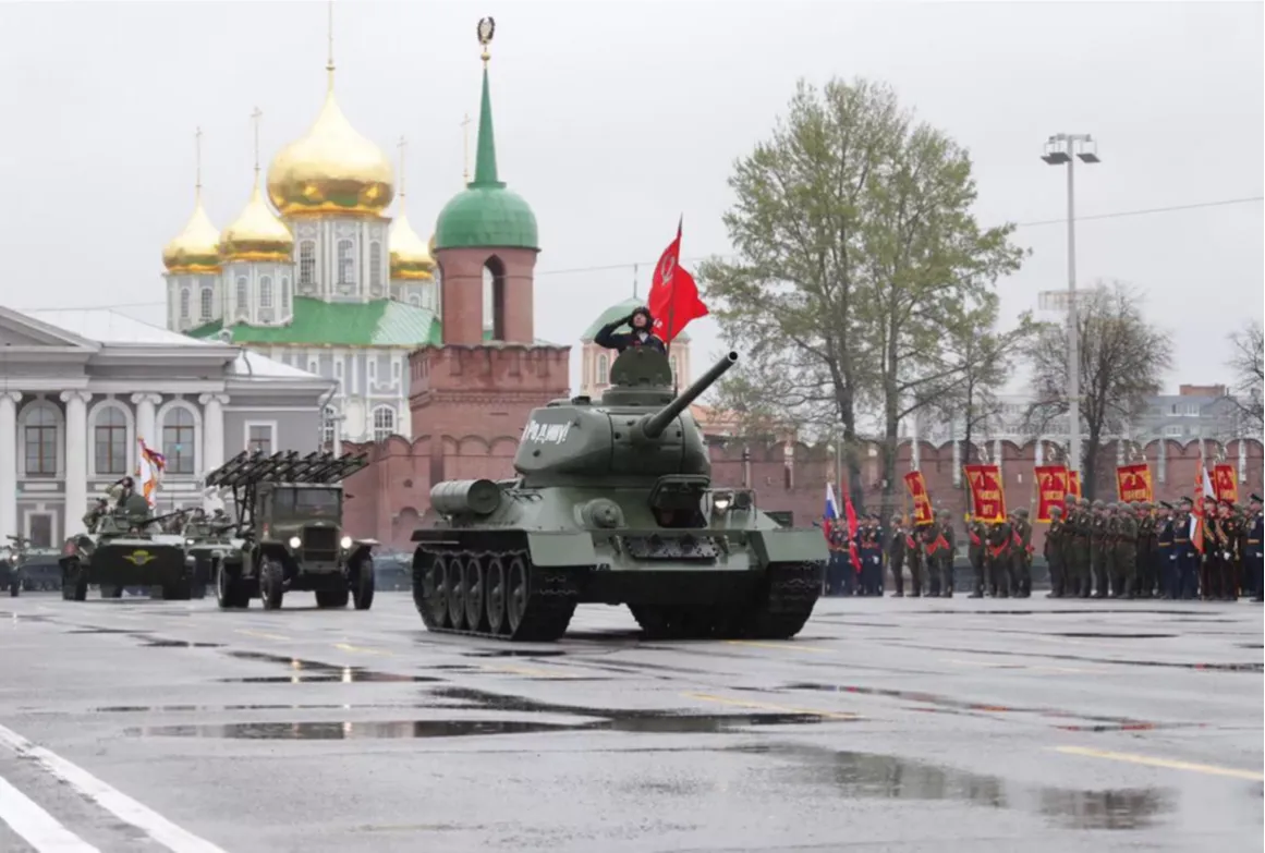 Военные парады, шествия и праздничные гуляния проходят в регионах Центральной России