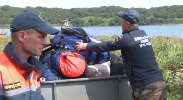 Спасатели возобновили поисковую операцию в районе падения вертолета Ми-8 на Камчатке