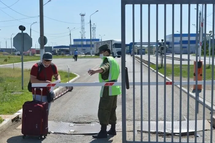 За оскорбление по национальному признаку и унижение чести ветеранов запретят въезд в РФ