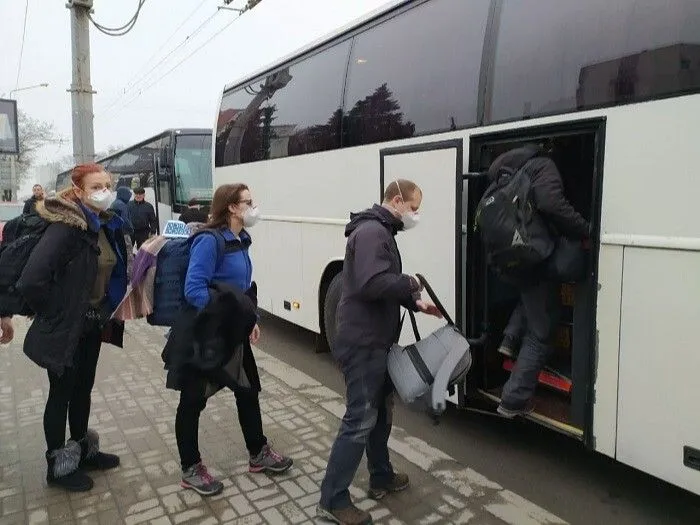 Приехавшие из Донбасса в Ростов-на-Дону наблюдатели миссии ОБСЕ покидают город