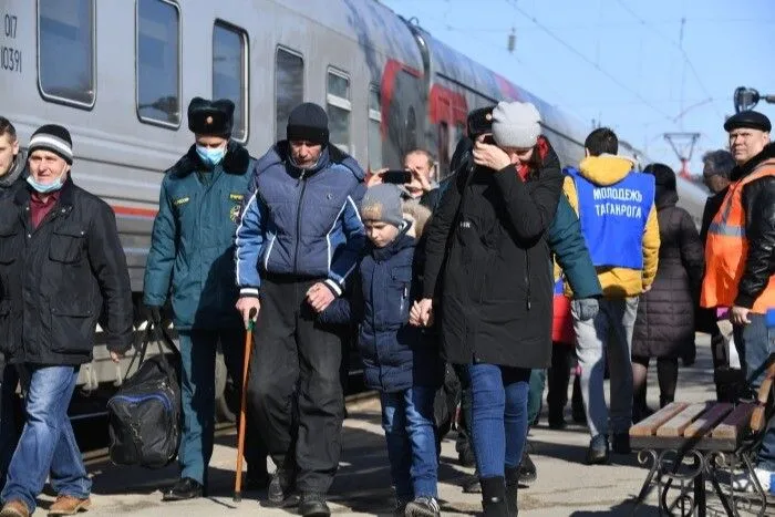 Около 6 тыс. жителей Донбасса за сутки пересекли границу с РФ в Ростовской области