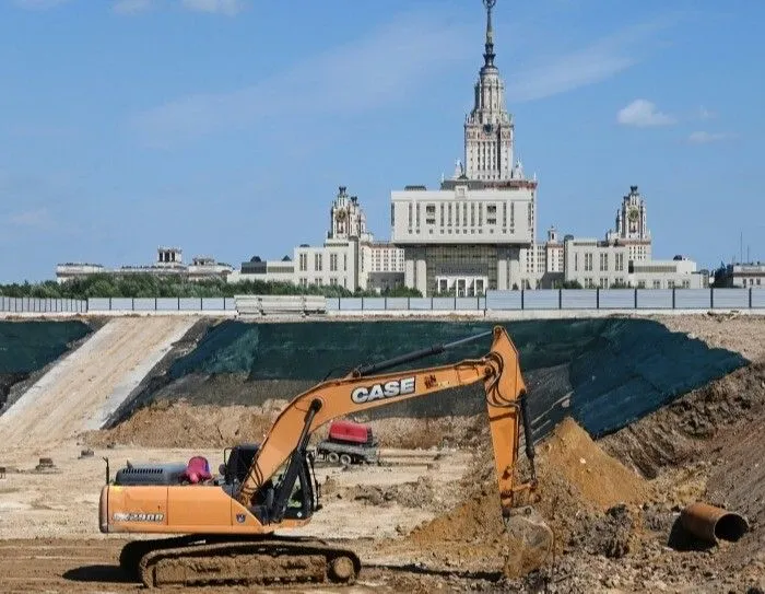 Власти Москвы будут пересматривать контракты в рамках программы развития города в случае подорожания продукции - Собянин