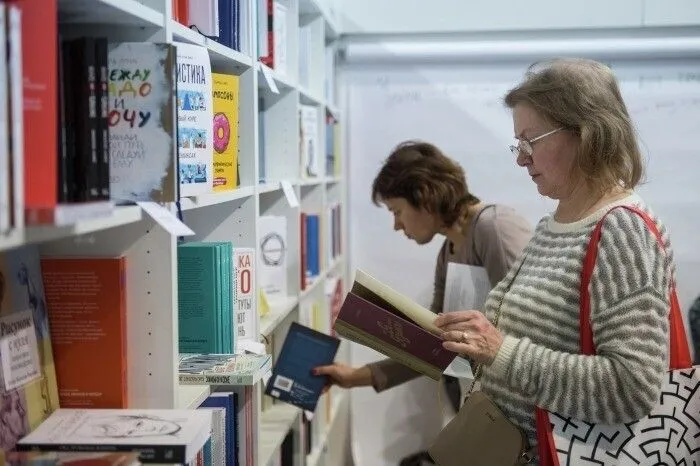 Эксперт: ограничения соцсетей спровоцируют спрос на бумажные книги