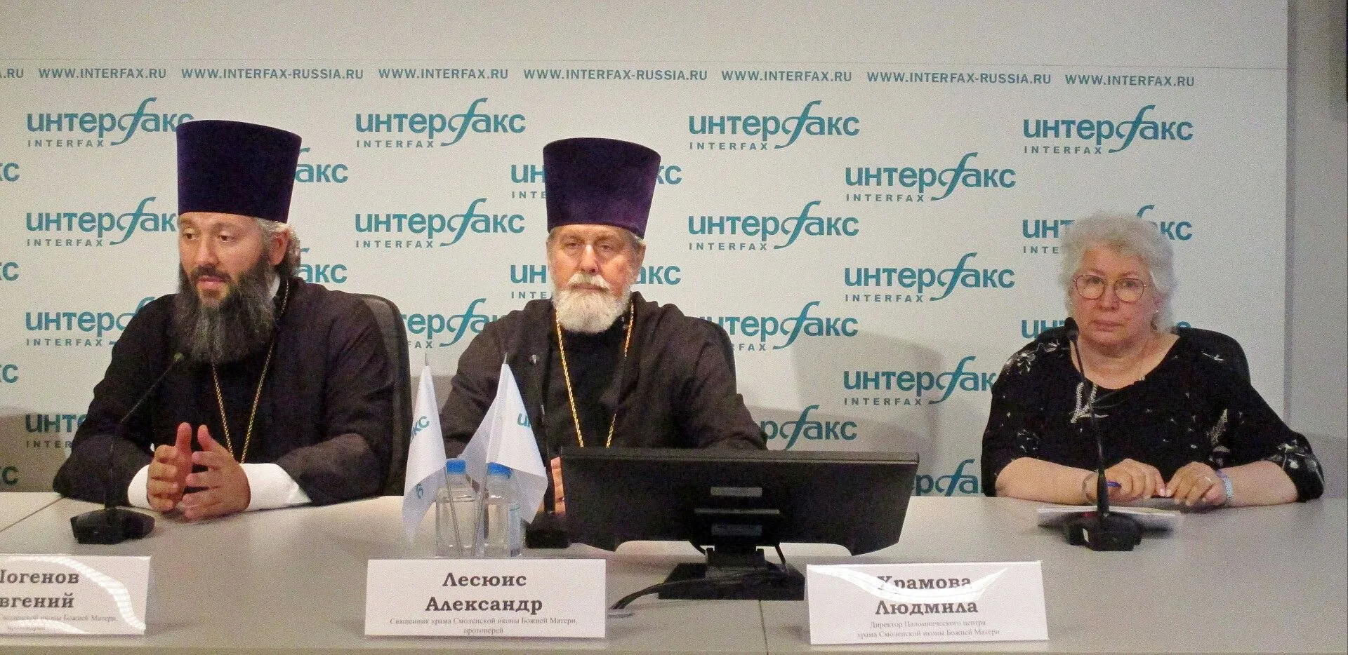 Прогуляться по местам Блаженной Ксении и посетить музей святой предлагают в Смоленской церкви на Васильевском острове