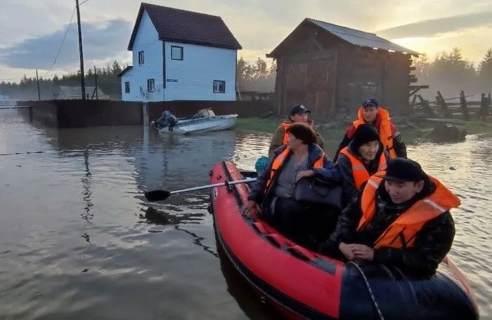 В Якутии затопило Верхоянск, половина города отключена от электроснабжения из-за угрозы аварий - власти