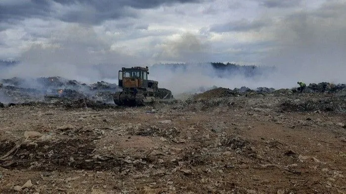 Площадь пожара на свердловском полигоне ТБО выросла до 2 тысяч кв. метров