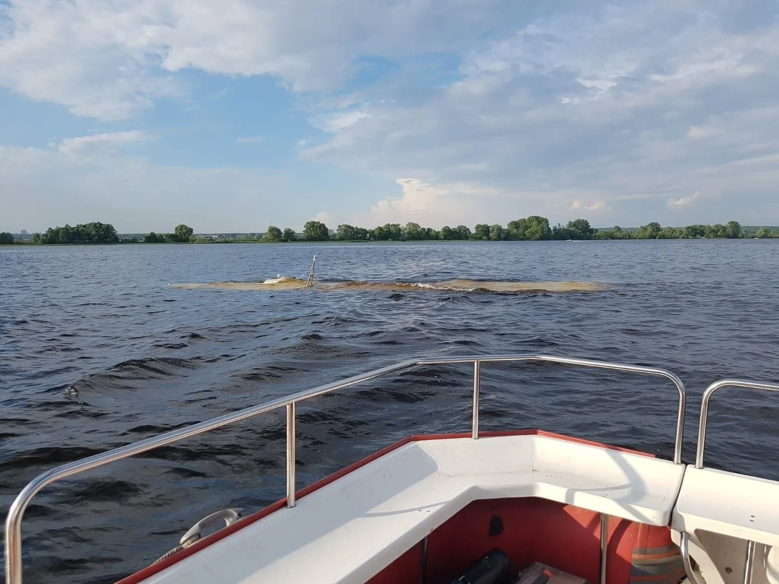 Затонувший на Волге под Казанью теплоход подняли из воды