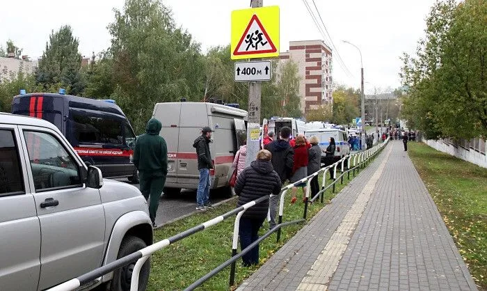 СКР: в результате стрельбы в ижевской школе погибли 15 человек, в том числе 11 детей