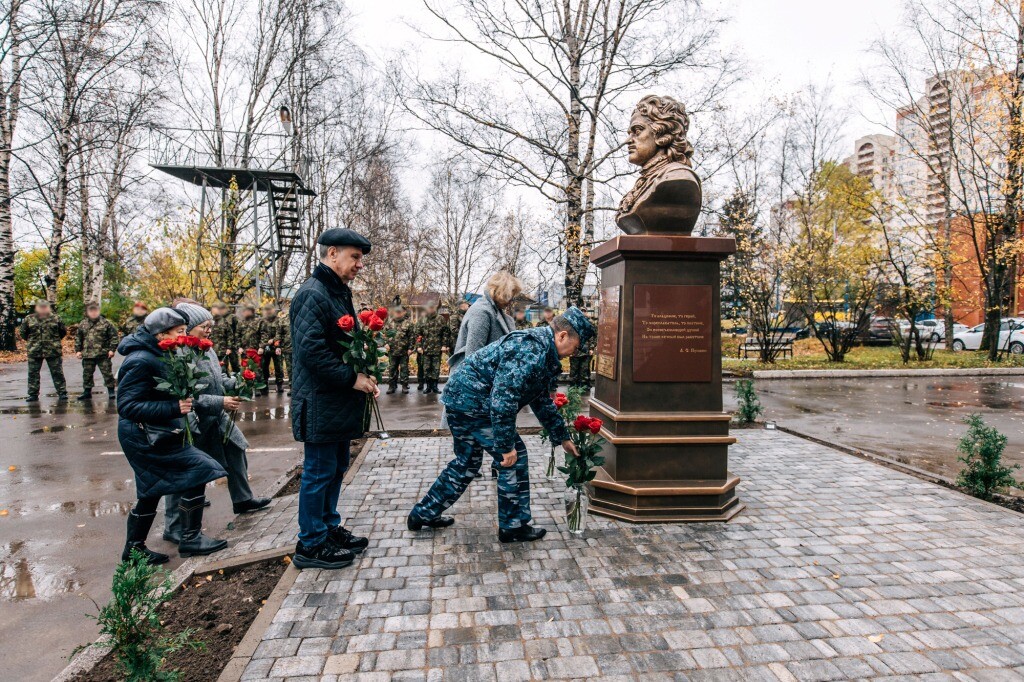 Памятник Петру I открыли на базе спецназа ФСИН в Петербурге