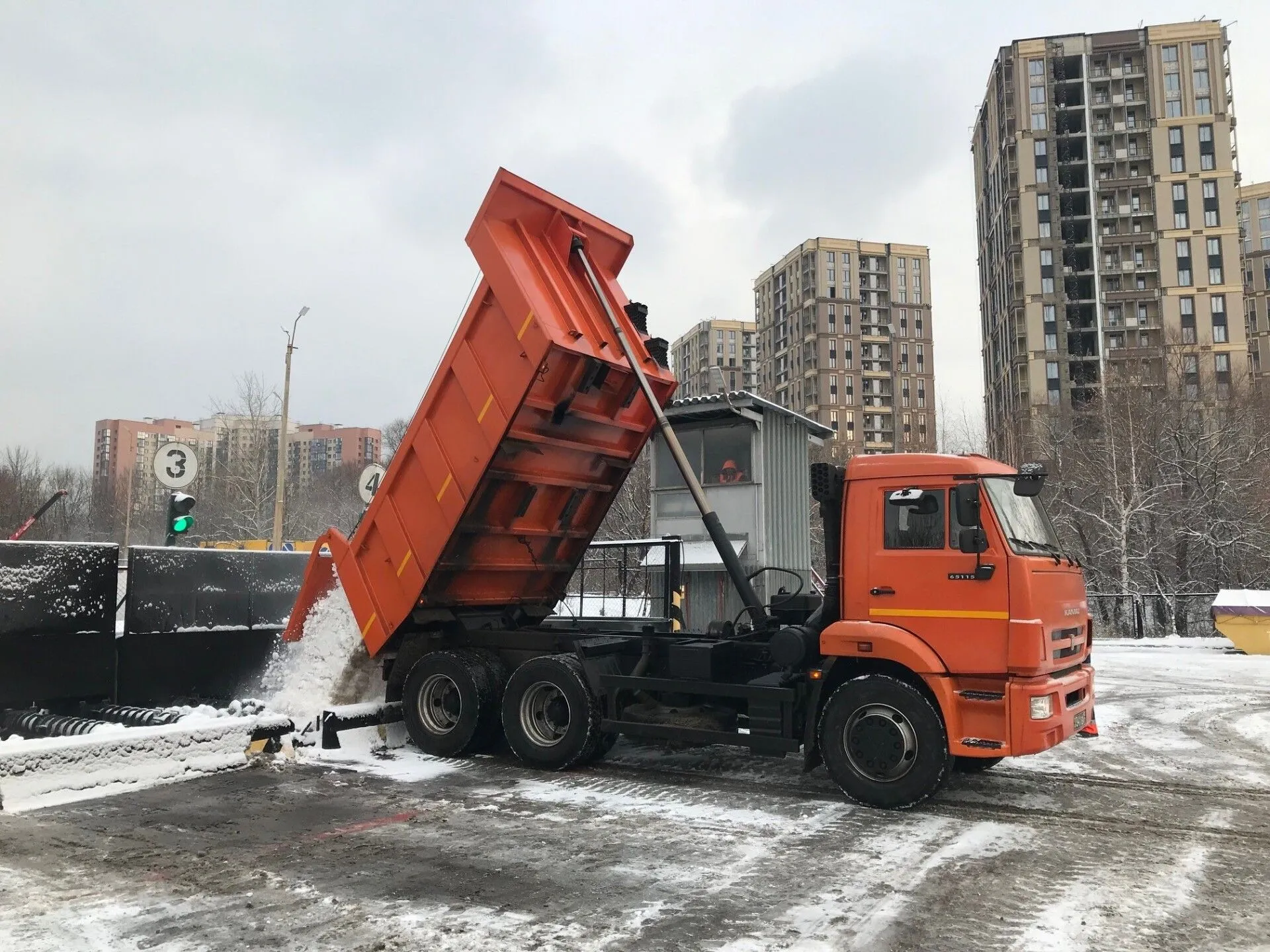 Большинство снегосплавных пунктов заработало в Москве