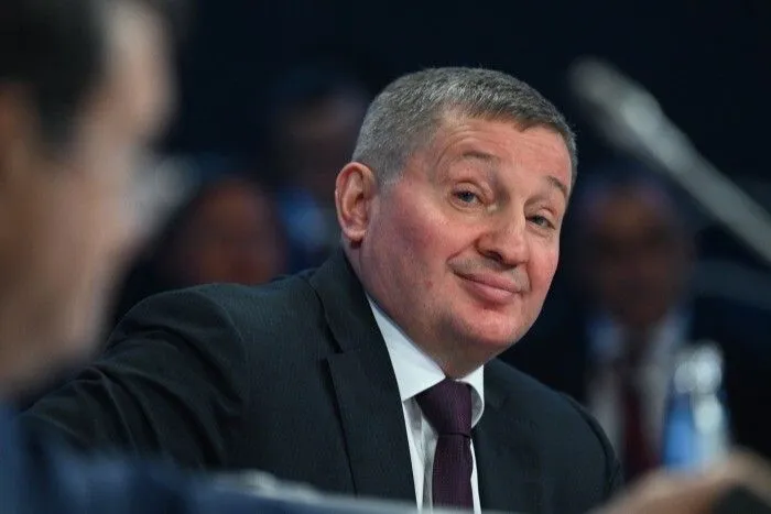Волгоградский губернатор в День Конституции вручил госнаграды ветеранам