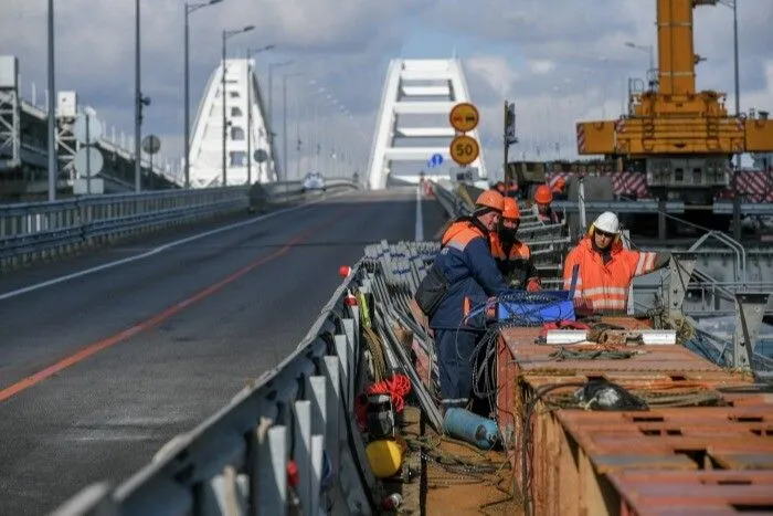 Автомобильное движение по Крымскому мосту приостановят в среду для продолжения ремонта - Минтранс