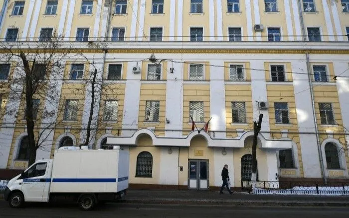 Омбудсмен: половина содержащихся в СИЗО Москвы нарушали закон под воздействием алкоголя или наркотиков