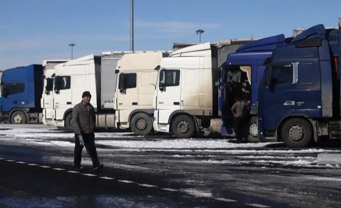 Движение большегрузов ограничат в Ленобласти из-за весенней просушки с 1 апреля