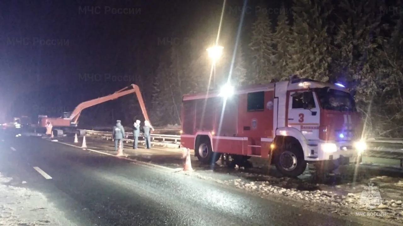 Движение на поврежденном участке трассы Москва-Петербург запущено в реверсивном режиме