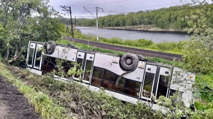 Тринадцать человек пострадали в ДТП с рейсовым автобусом под Мурманском