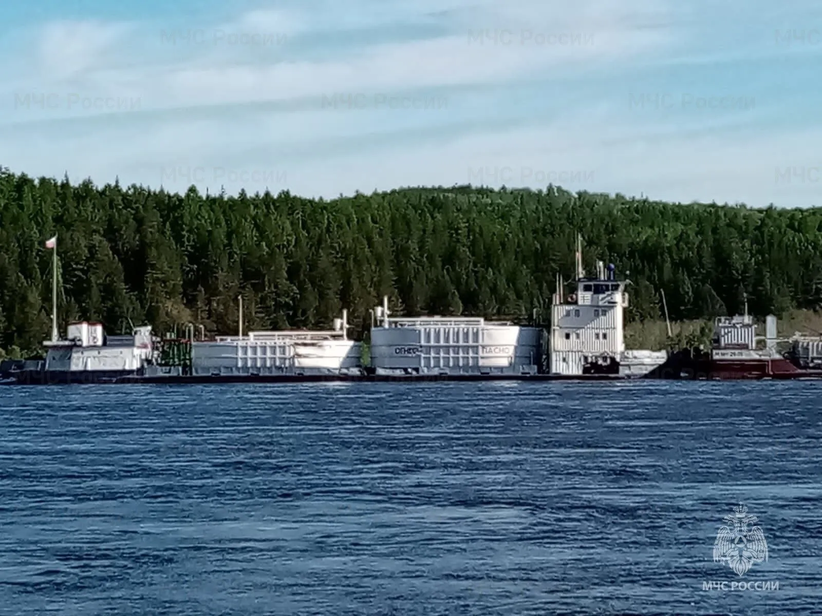 До 90 т бензина могло попасть в реку Лена в Иркутской области после столкновения двух танкеров