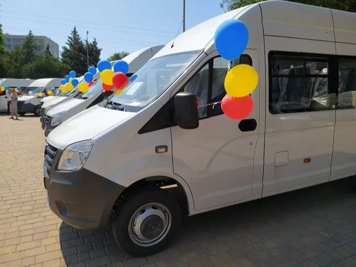 Более 150 многодетных семей Ростовской области получили от властей микроавтобусы за 12 лет