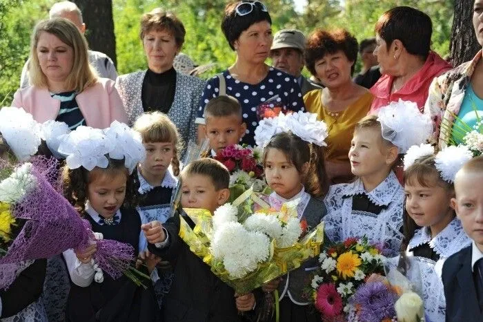 Около 180 тыс. первоклассников пошли в школы в УрФО