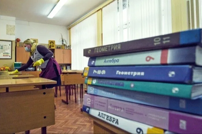 Две школы в Воронеже переведены на дистант из-за пневмонии