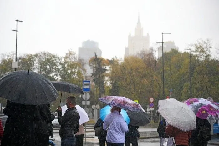 Теплая погода с основательным дождем прогнозируется в Москве и Подмосковье в выходные