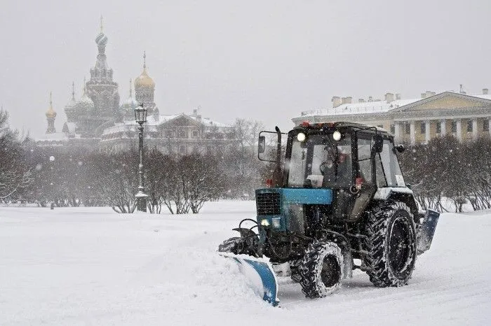 Порядка 25 тыс. кубометров снега вывезли с улиц Петербурга за сутки