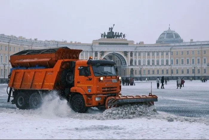 Миллион кубометров снега вывезли с улиц Петербурга