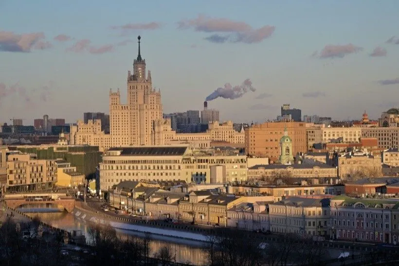 Противопаводковые барьеры установили на двух набережных в центре Москвы