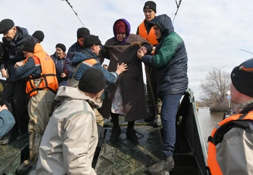 Эвакуация жителей поселка под Оренбургом объявлена из-за риска прорыва дамбы