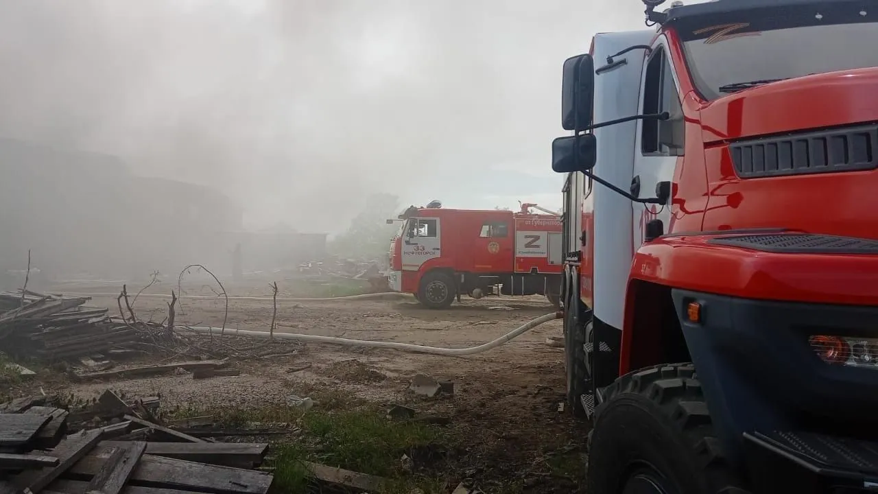 Крупный пожар на складе с пиломатериалами потушили на Кубани