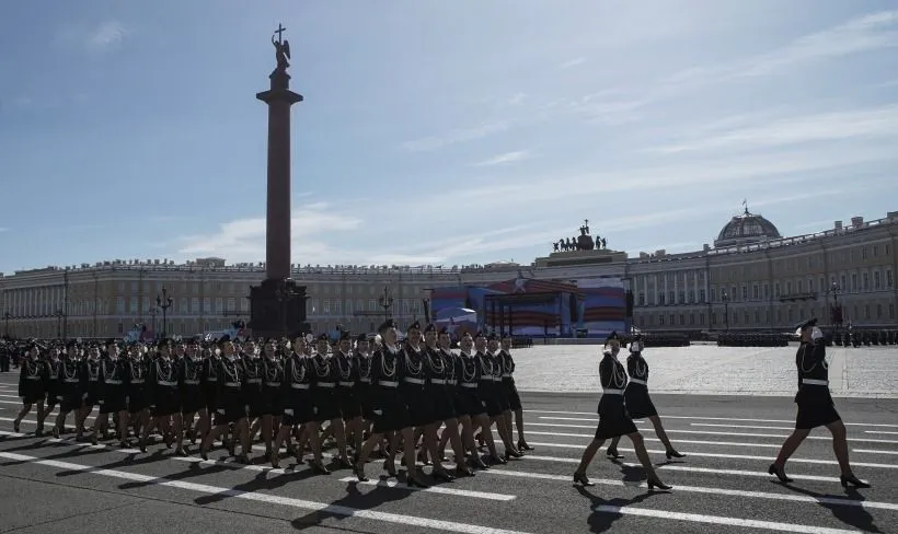 Парад и салют состоятся в Петербурге в День Победы - власти