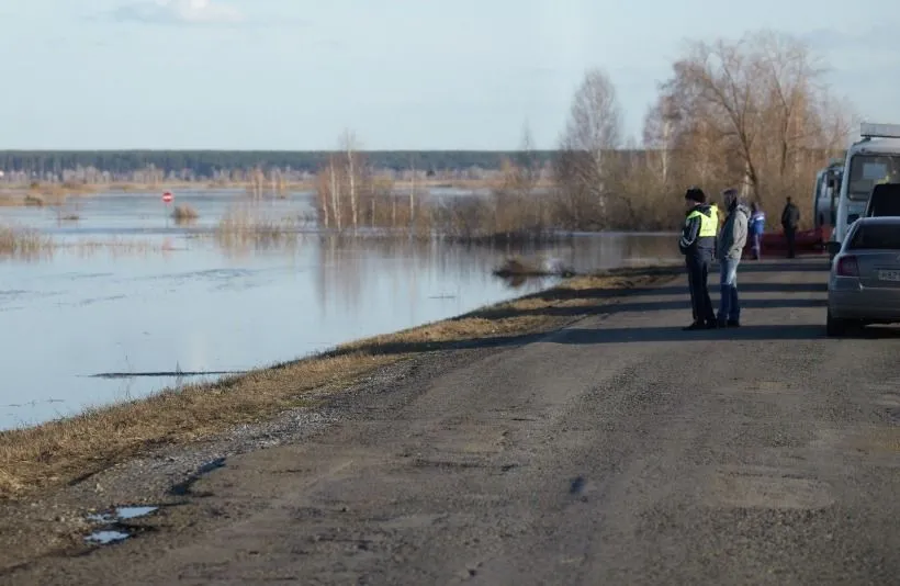 Уровень Оби превысил опасную отметку у сибирского города Колпашево