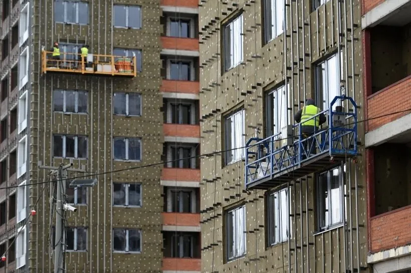 Свыше 110 новостроек возводят на месте снесенных домов по реновации в Москве