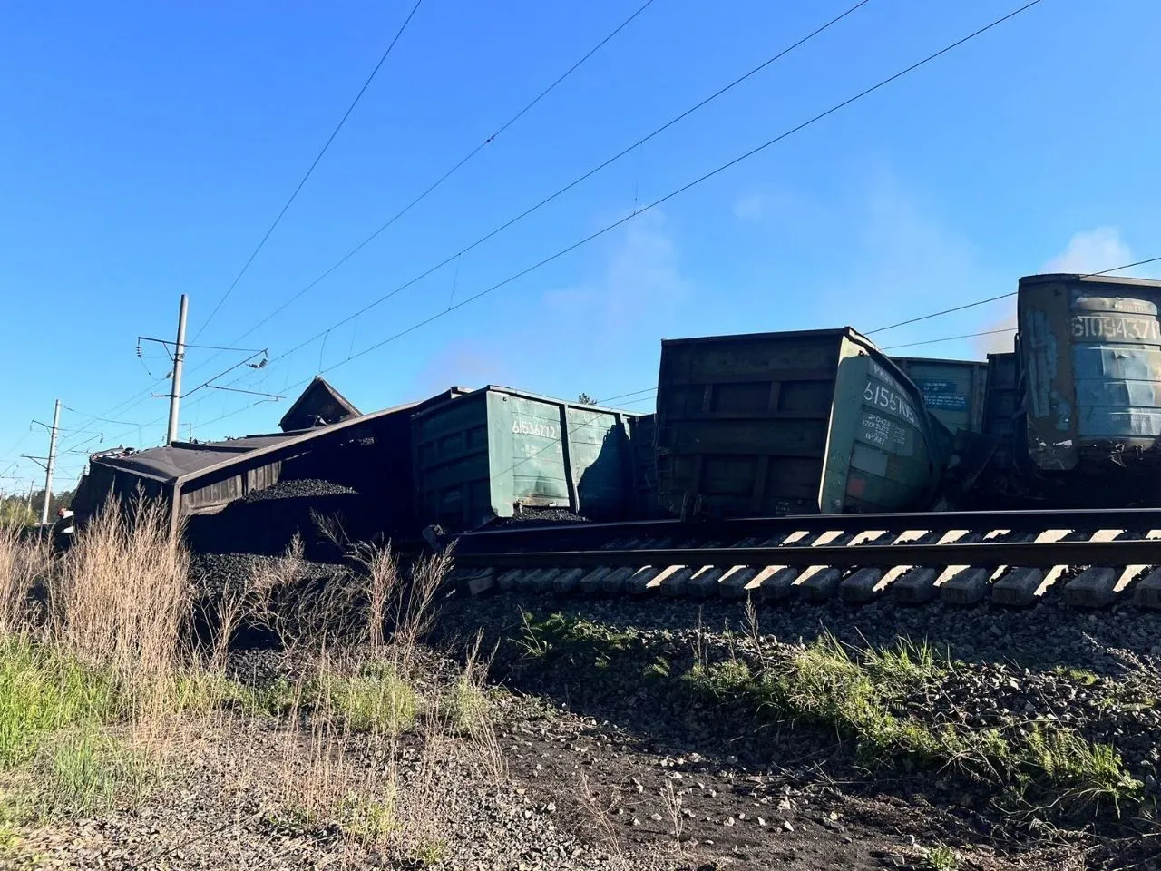 Движение по Транссибу в Амурской области приостановлено из-за схода вагонов с углем