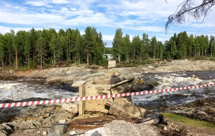 Пострадавшие из-за размыва дамбы в Карелии начали получать выплаты