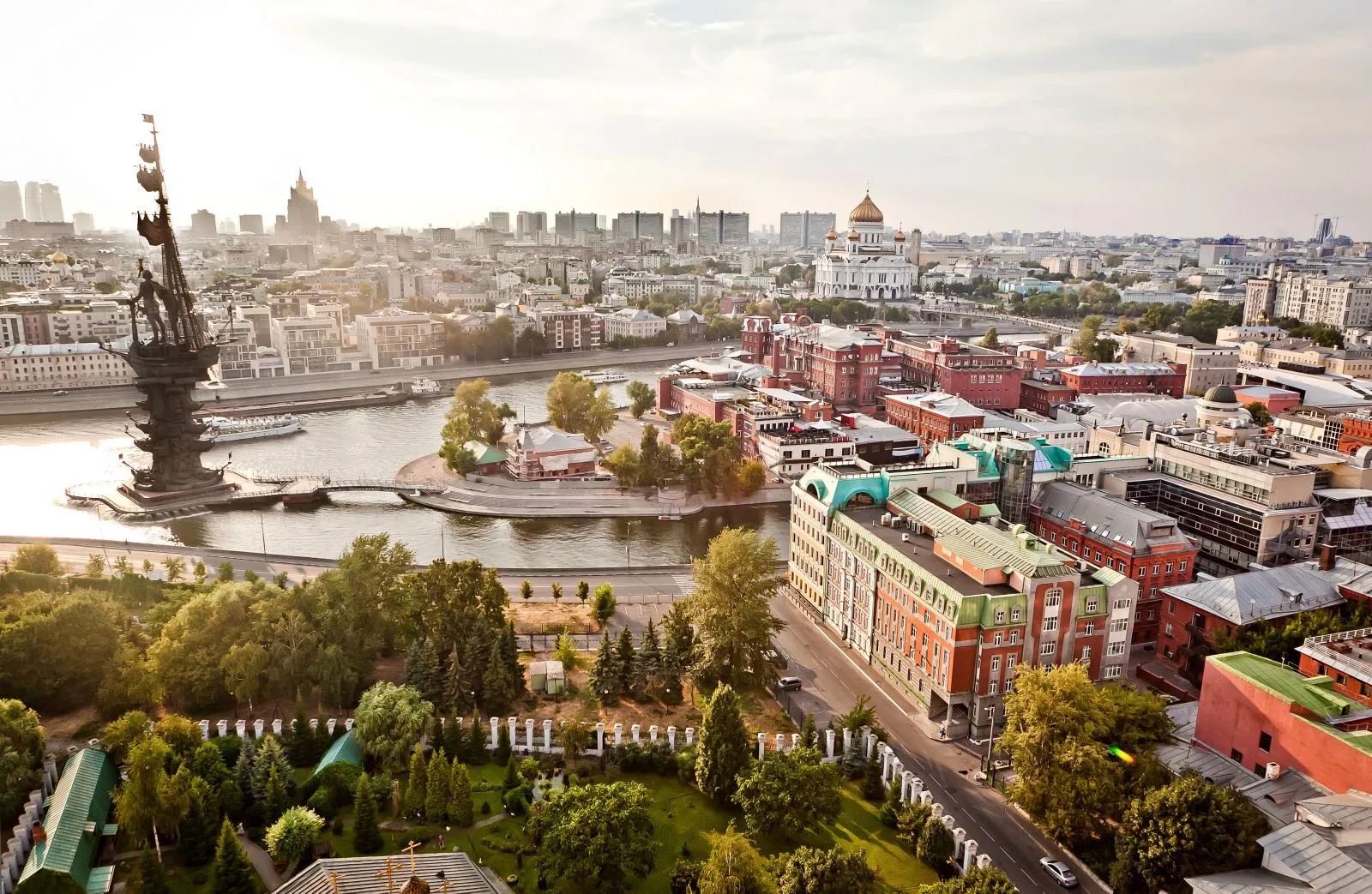 Поток туристов в Москву по итогам года превысит 23 млн человек