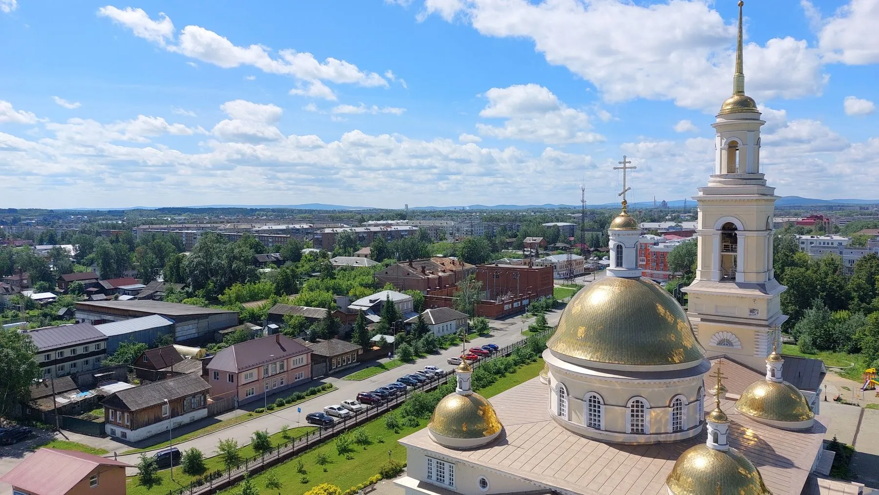 Цветные линии, сплав по Чусовой и пирожки с молодыми мухоморами в Екатеринбурге